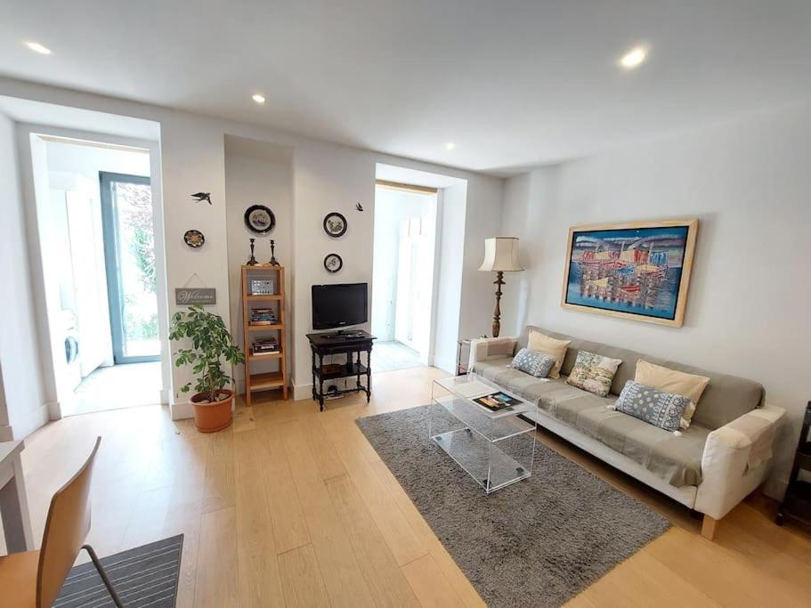 Apartment With Private Garden - Central Location Lisbona Esterno foto
